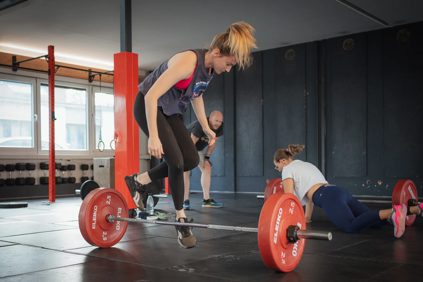 Athletin beim Deadlift im Training bei CrossFit Bad Kreuznach